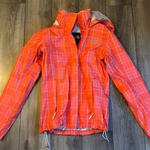 XS Women’s North Face Rain Jacket. (Resolve)